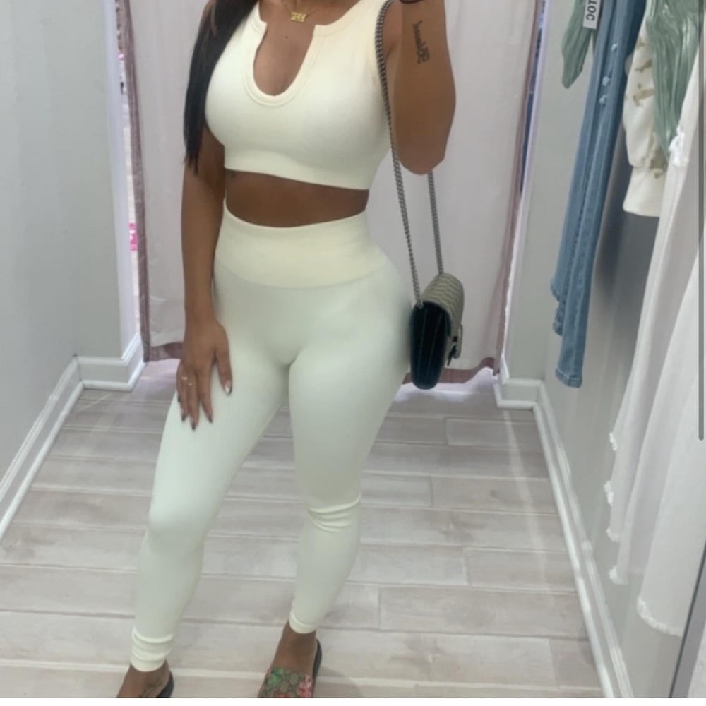 Beige/cream ribbed crop top & legging set - Picture 3 of 3